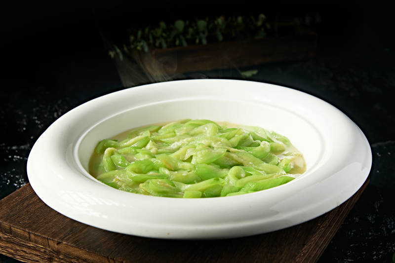 浓汤素炒西葫芦条