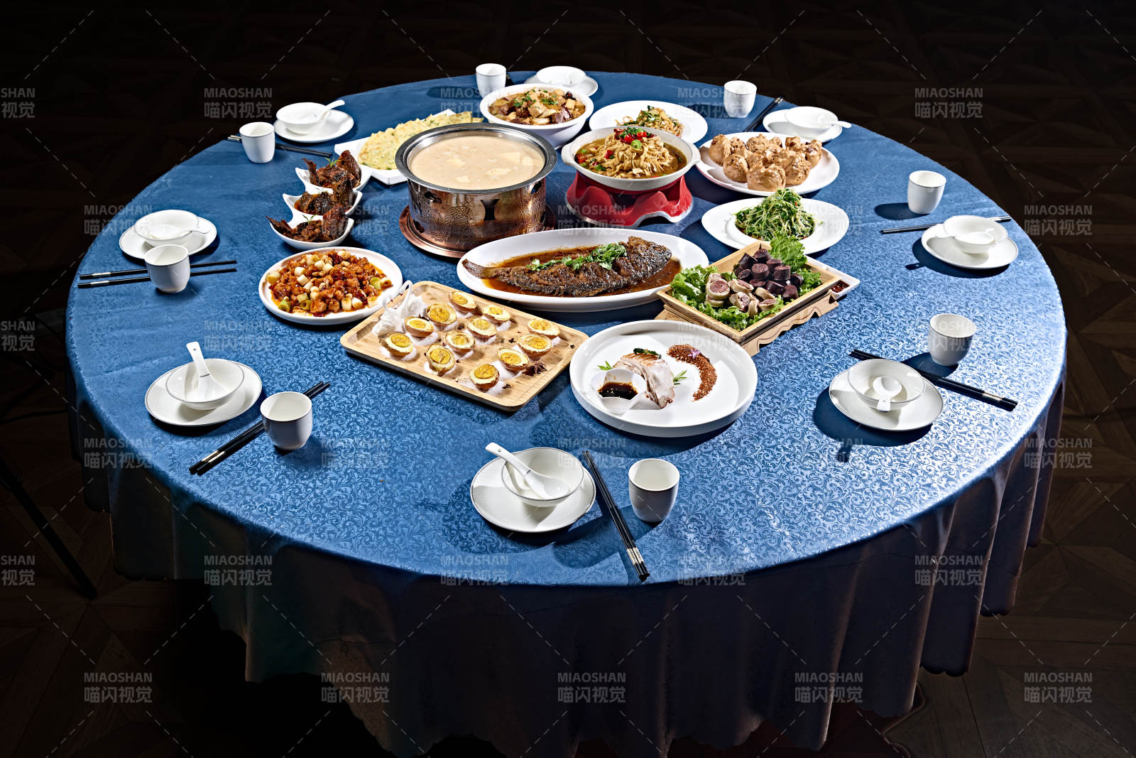 一桌美味草原風情宴席