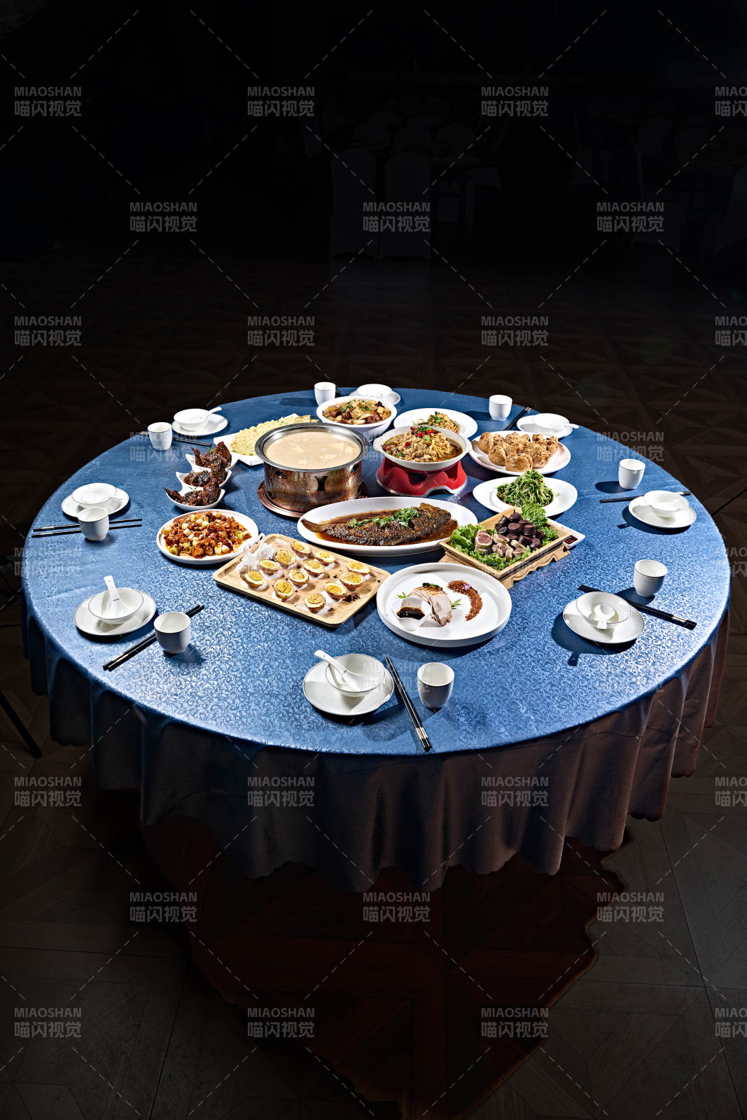 一桌美味草原风情宴席