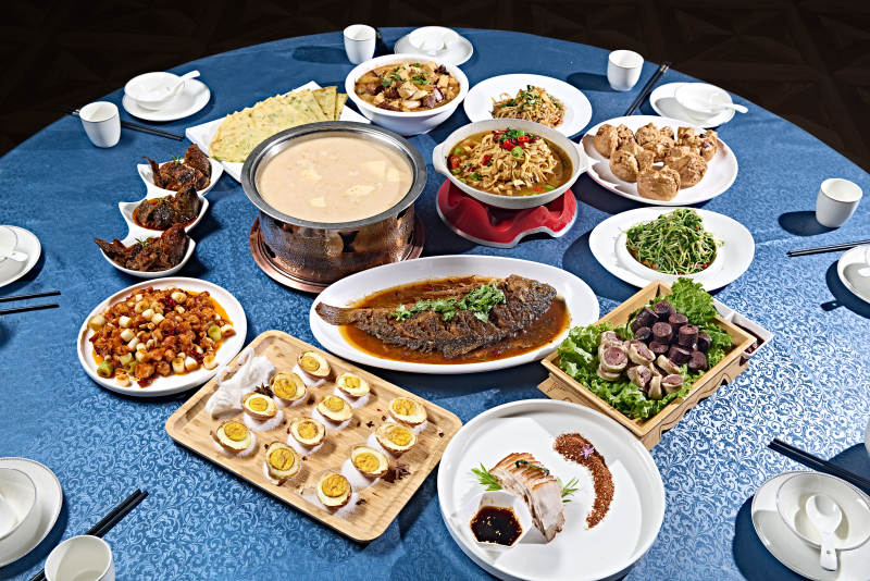 一桌美味草原风情宴席