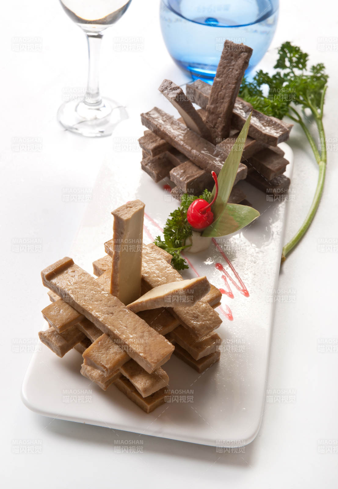 卤水双色豆腐干-摄影图