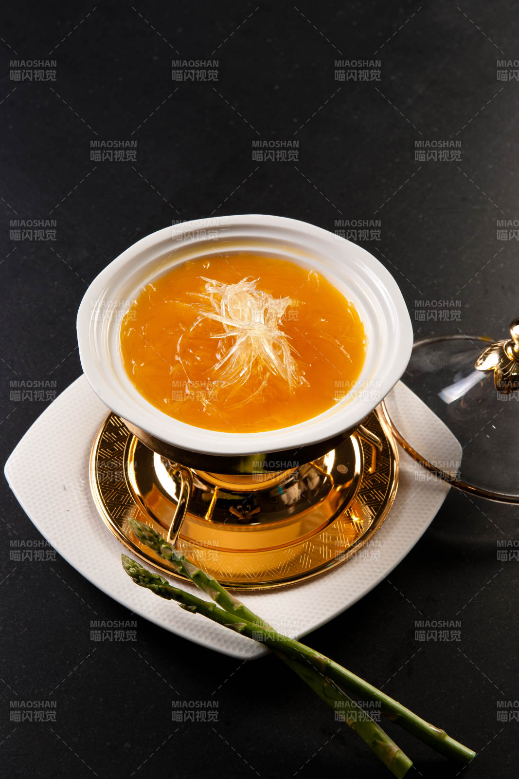 滋補(bǔ)養(yǎng)生撈汁魚(yú)翅