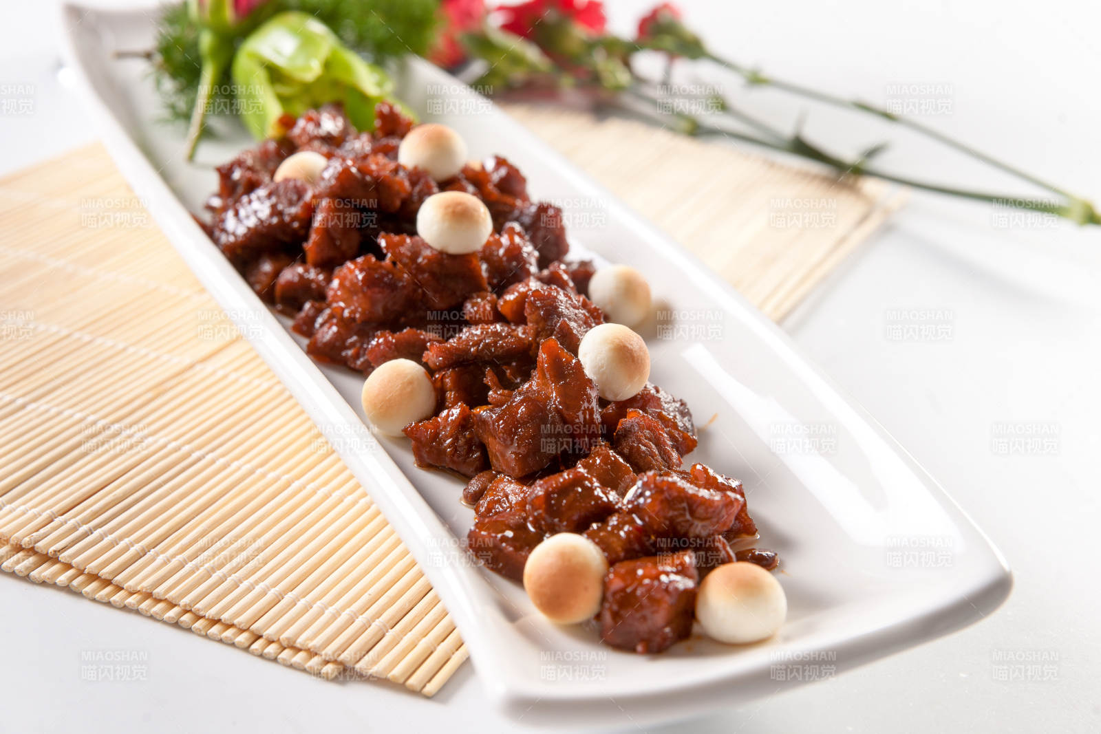 旺仔小馒头配酱烧牛仔粒