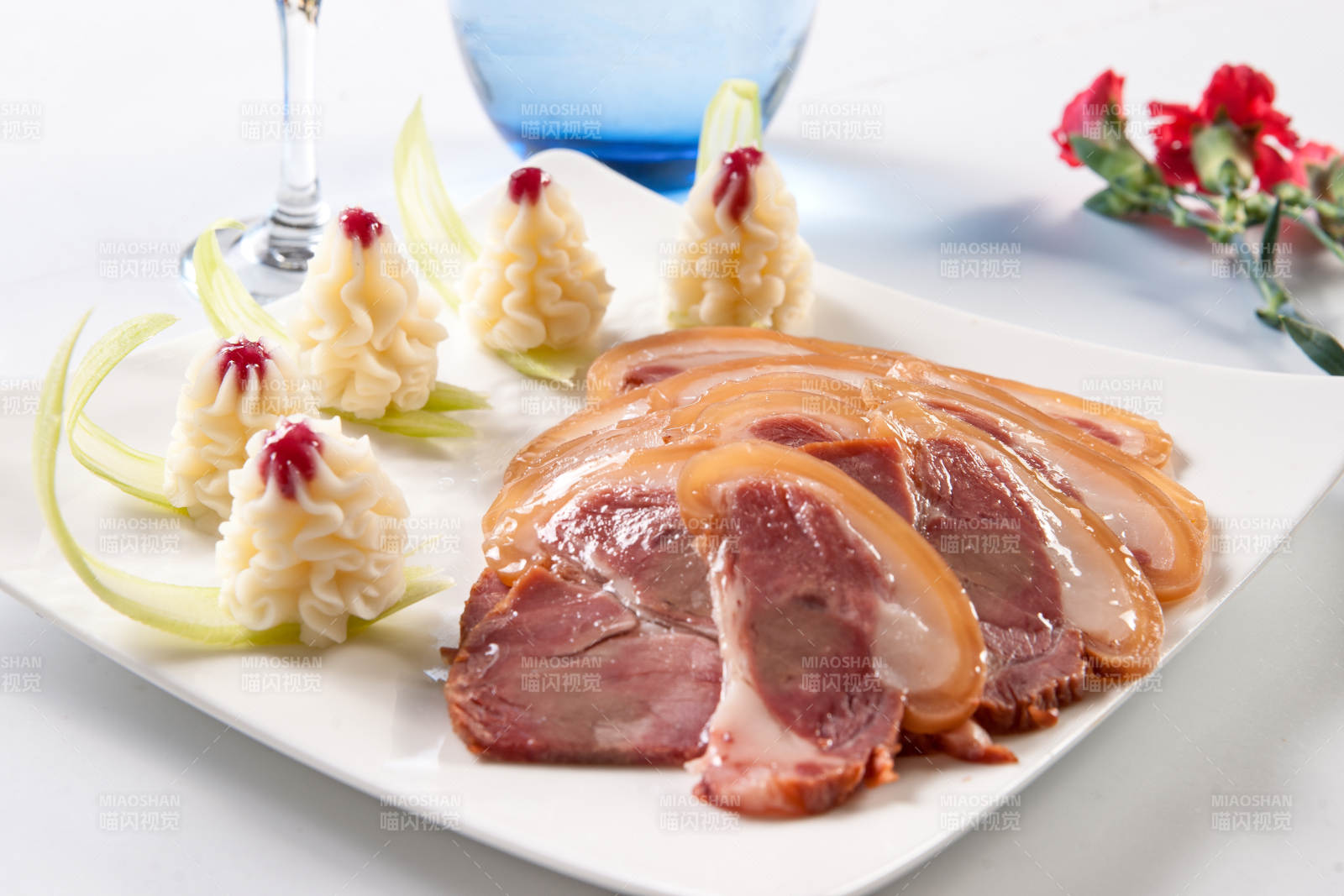 薯泥冷切猪头肉-摄影图