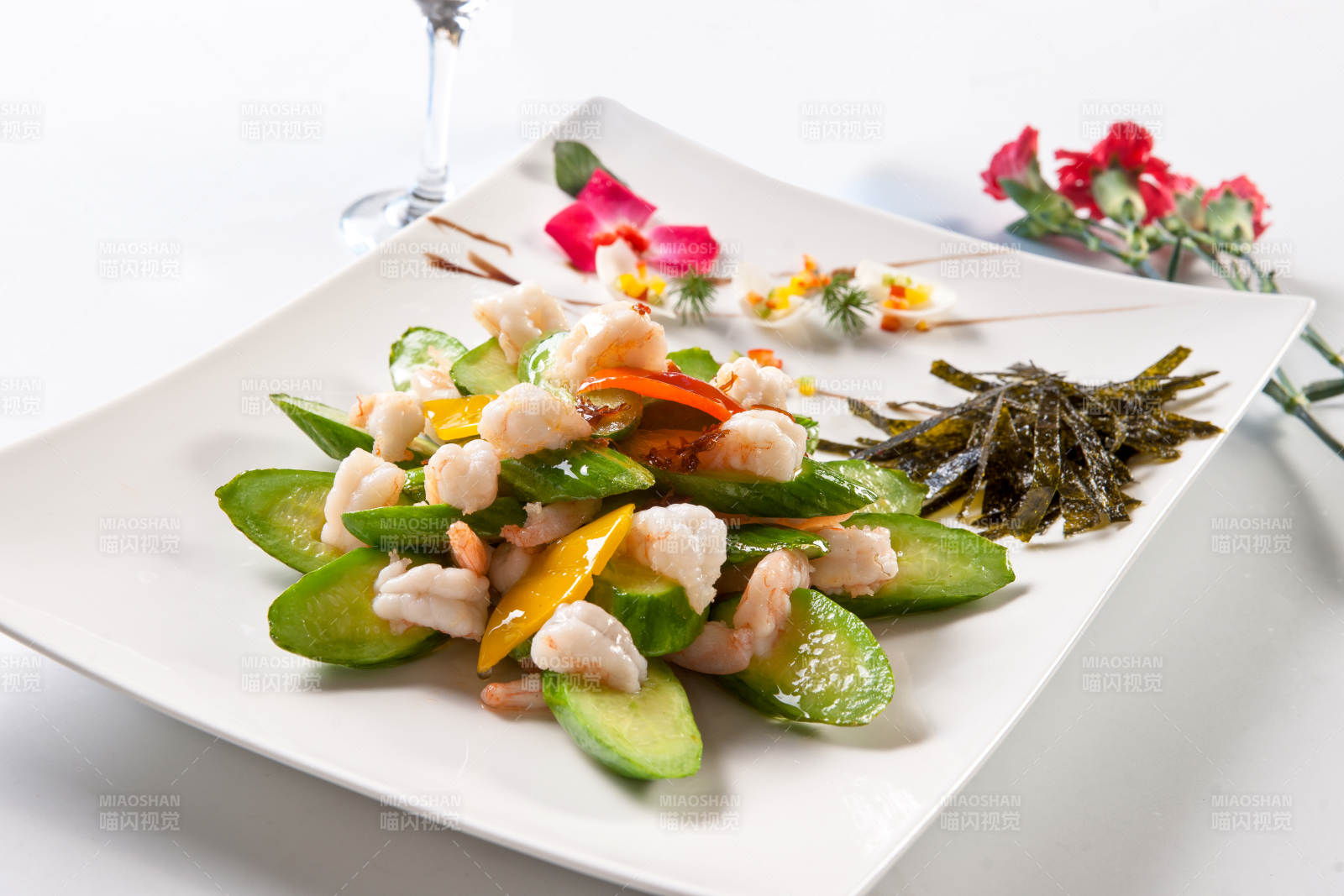 彩椒乳瓜清炒大虾仁-摄影图