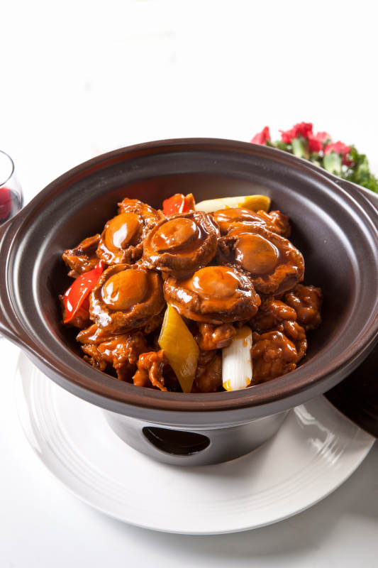 砂锅南非鲍烧柴鸡块