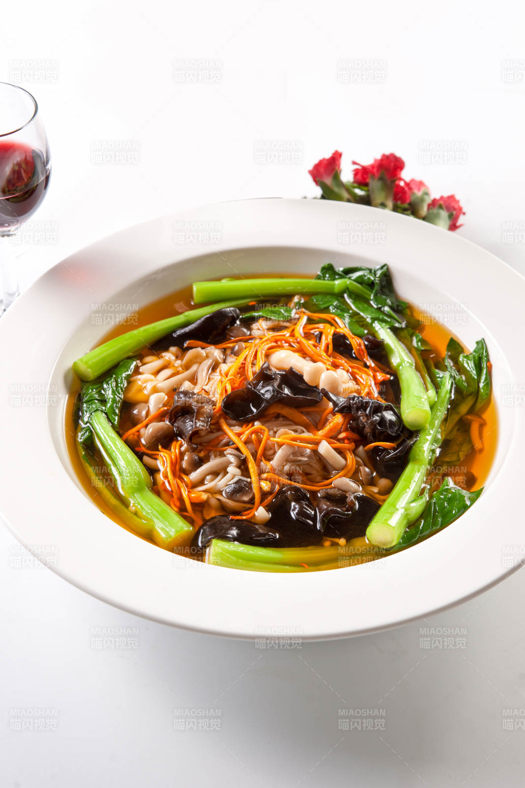 芥蓝木耳白玉菇虫草花汤-摄影图