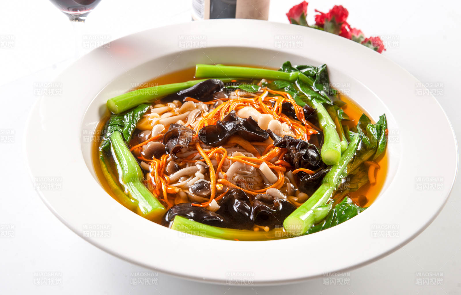 芥蓝木耳白玉菇虫草花汤-摄影图