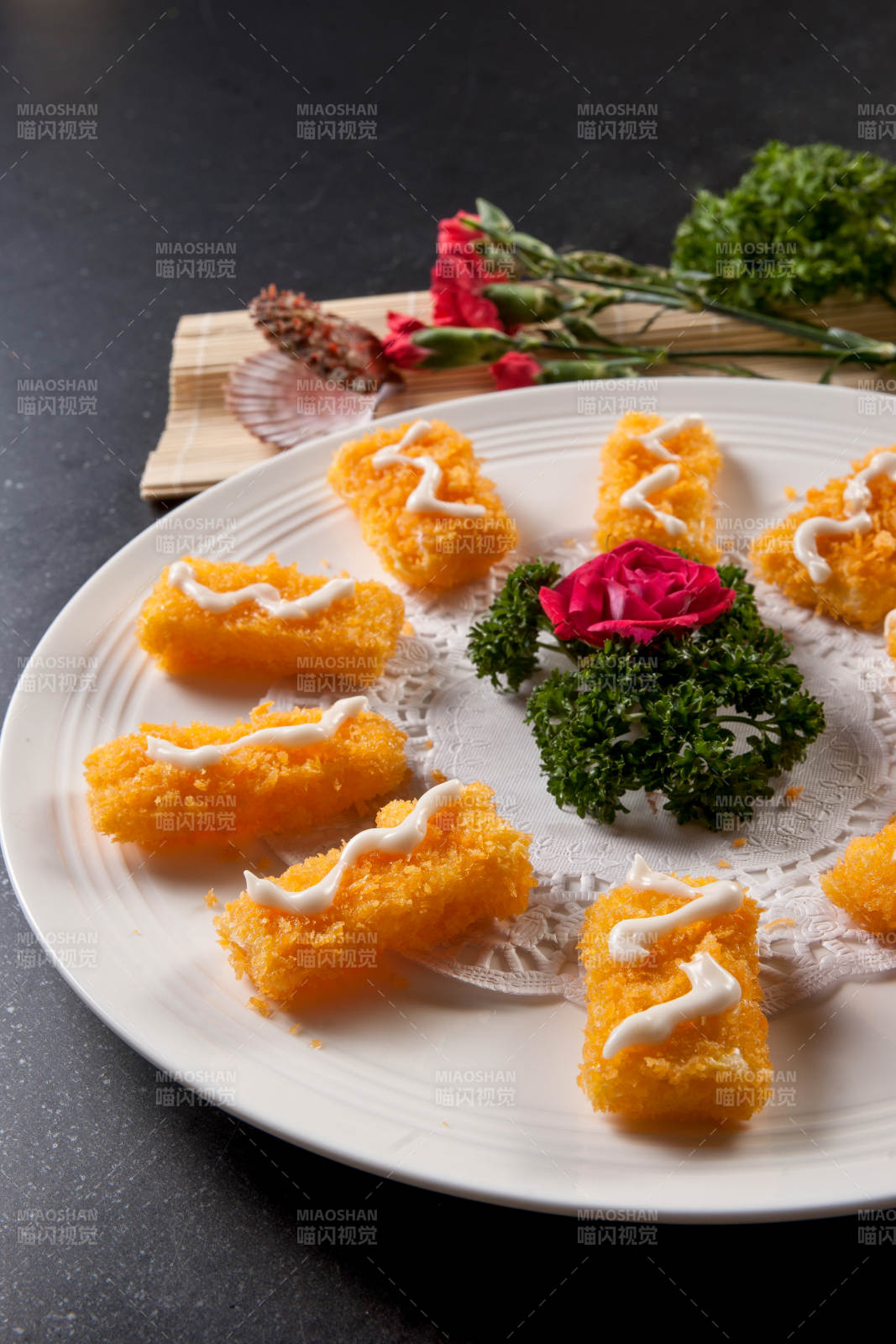 黄金炼乳油炸杏仁虾饼