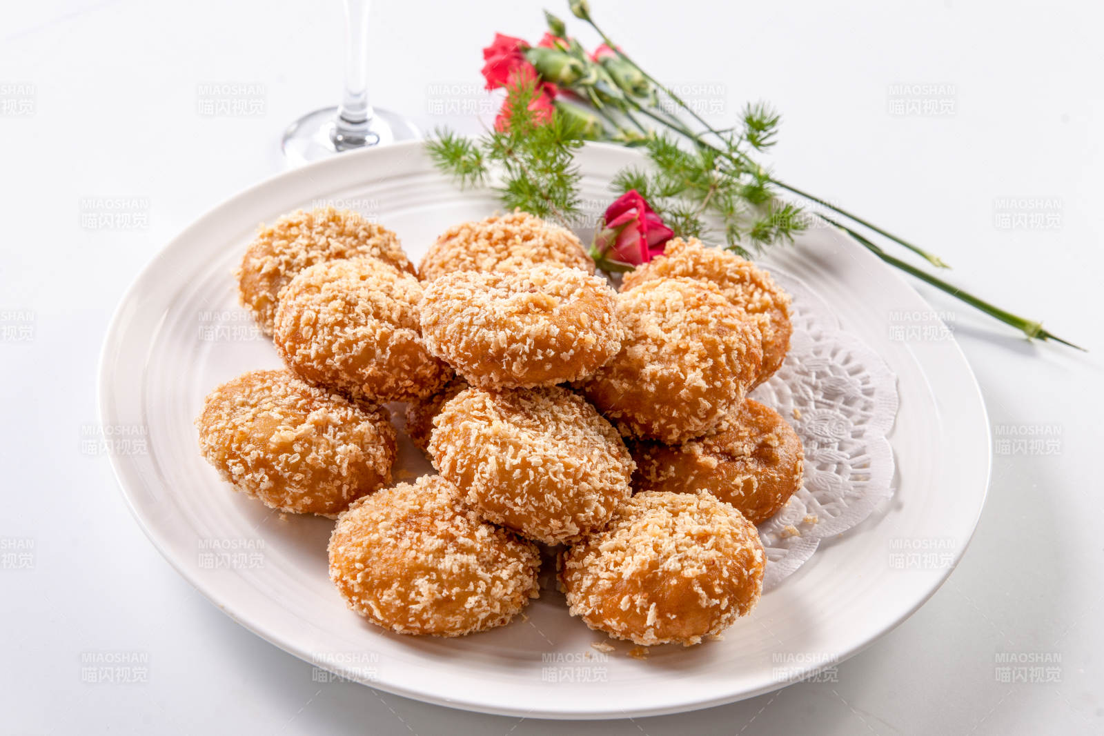 張?jiān)珘紊嫌驼S糕