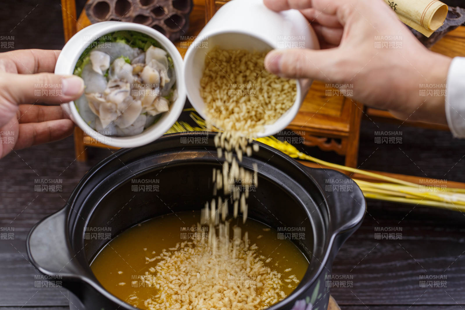 养生薏米海鲜粥图片