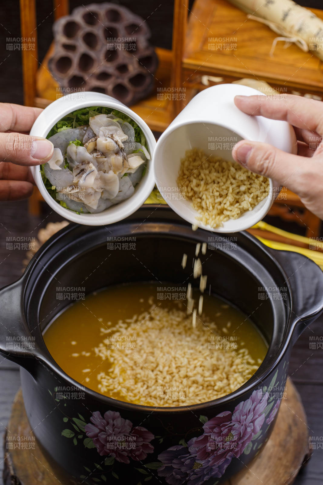 养生薏米海鲜粥图片