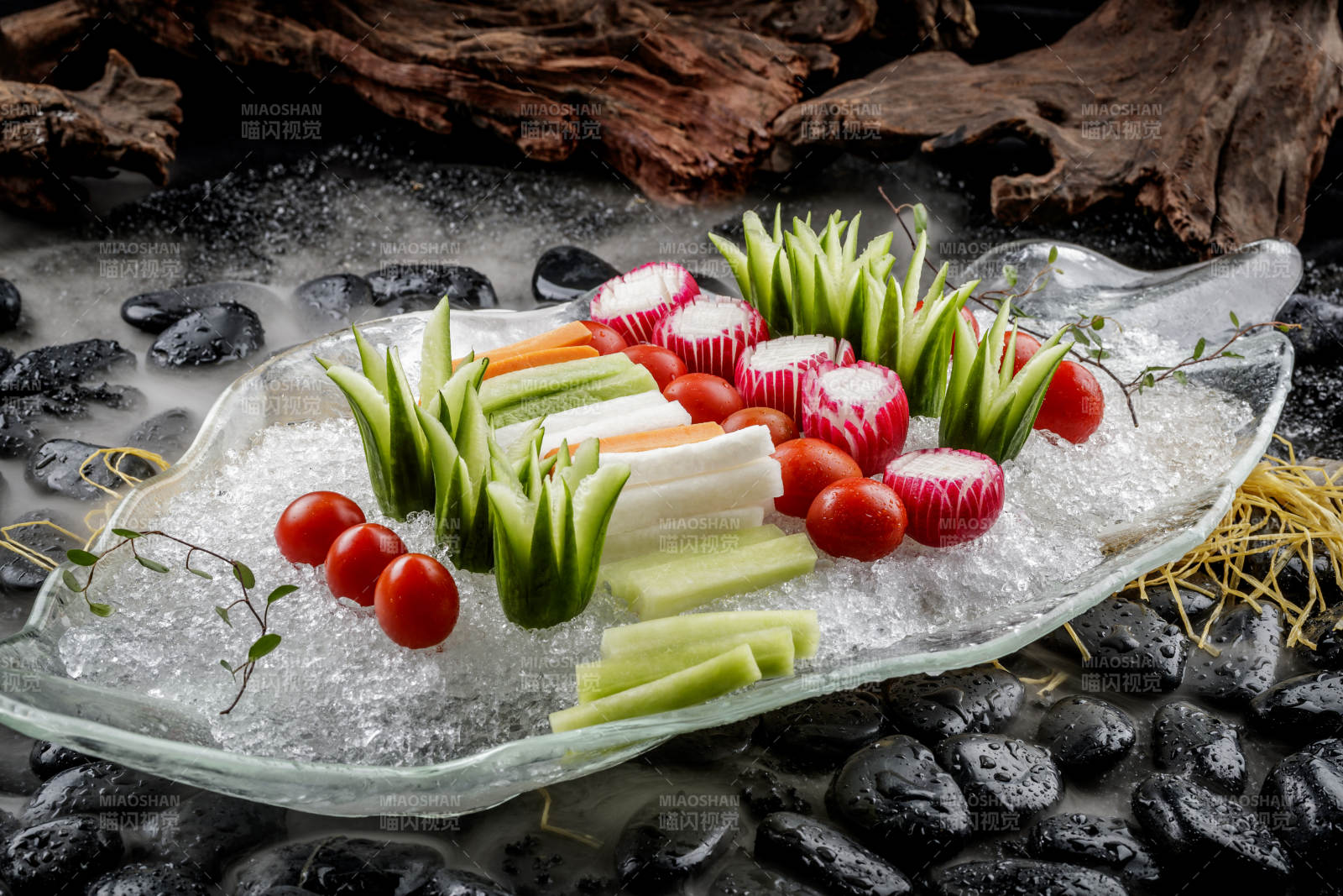 冰盘装的田园时蔬