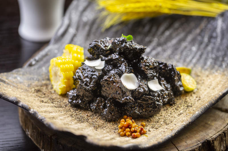 墨魚汁焗牛腩肉配飾食材玉米金桔沙棘果