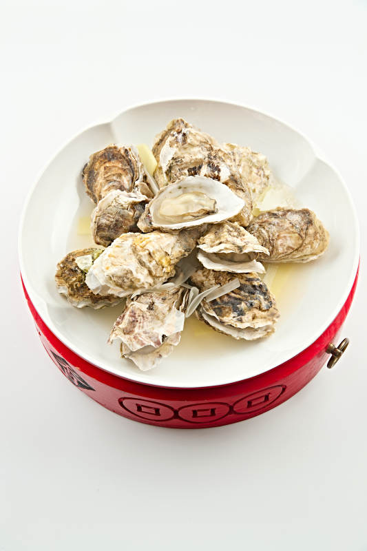 夏季大排档美食蒸大生蚝