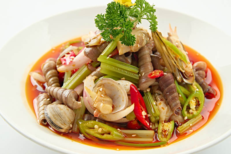 夏季大排档美食红油腌渍小海鲜