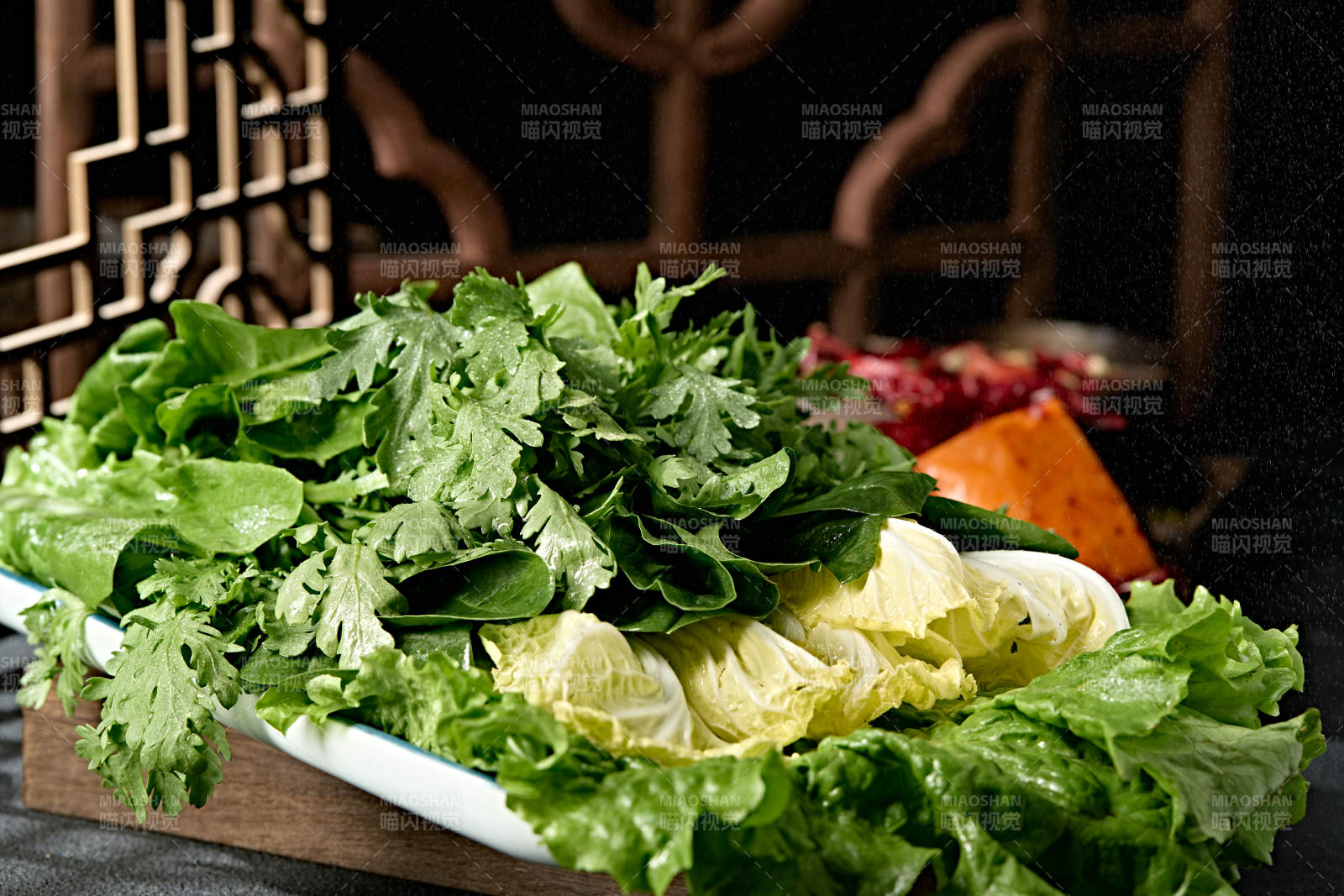 新鮮的火鍋食材蔬菜拼盤