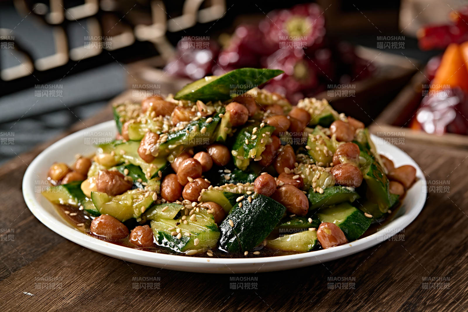 老醋花生拌拍黄瓜白芝麻