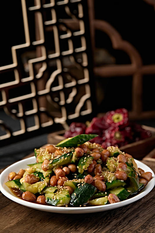 老醋花生拌拍黄瓜白芝麻