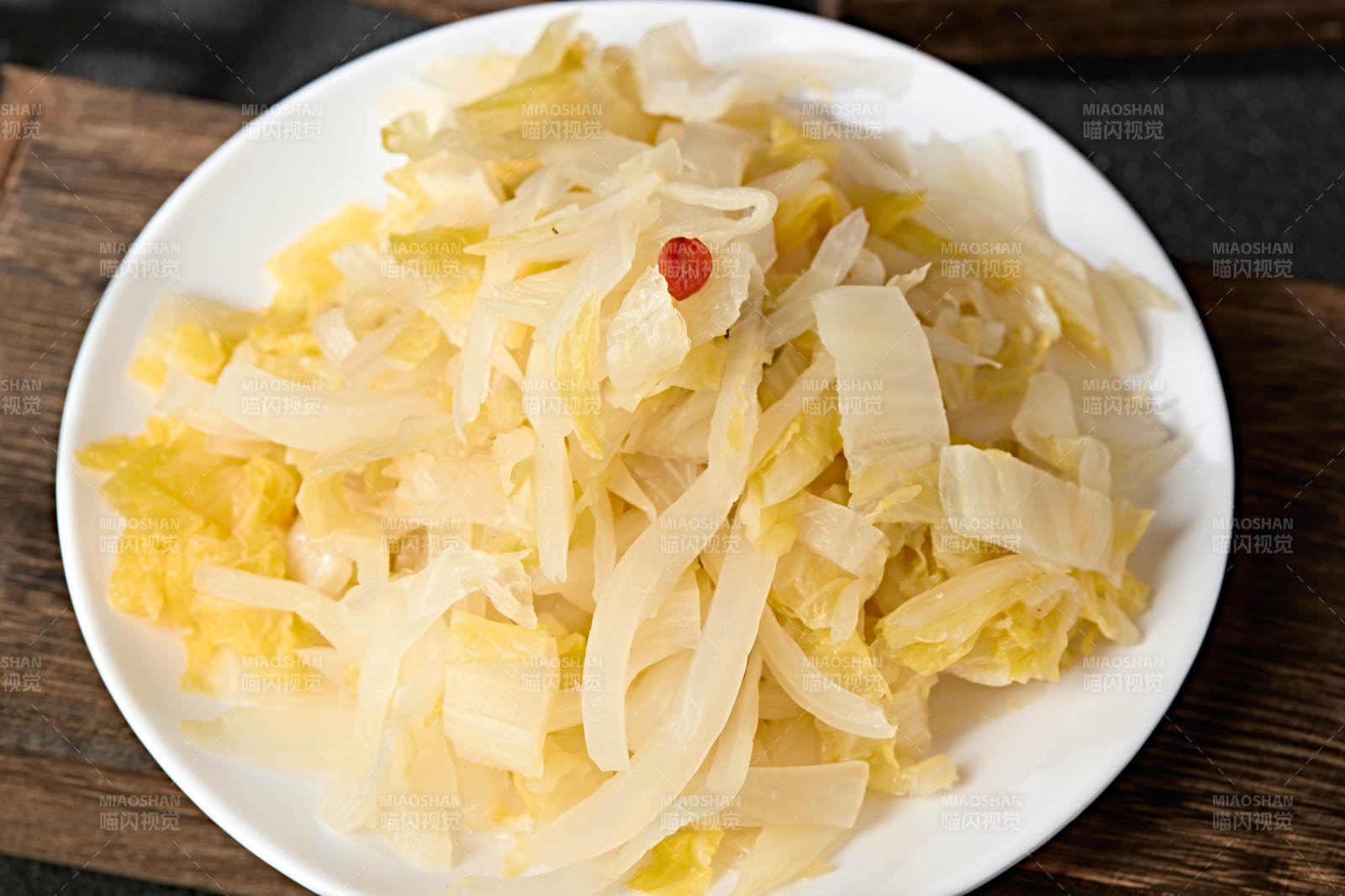 一盤東北積酸菜腌酸菜