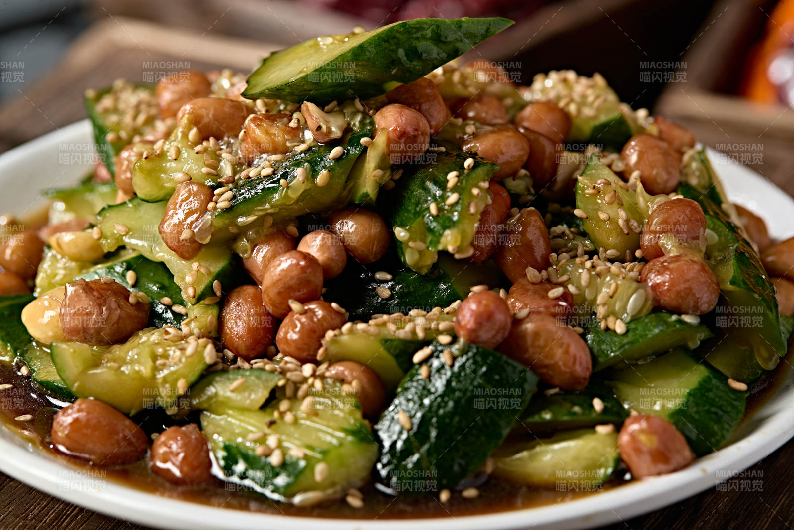 老醋花生拌拍黄瓜白芝麻