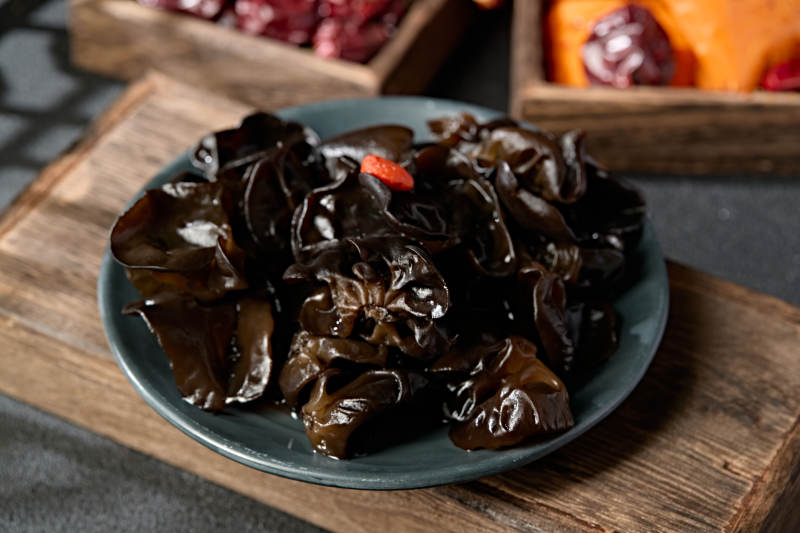 一盤新鮮黑木耳