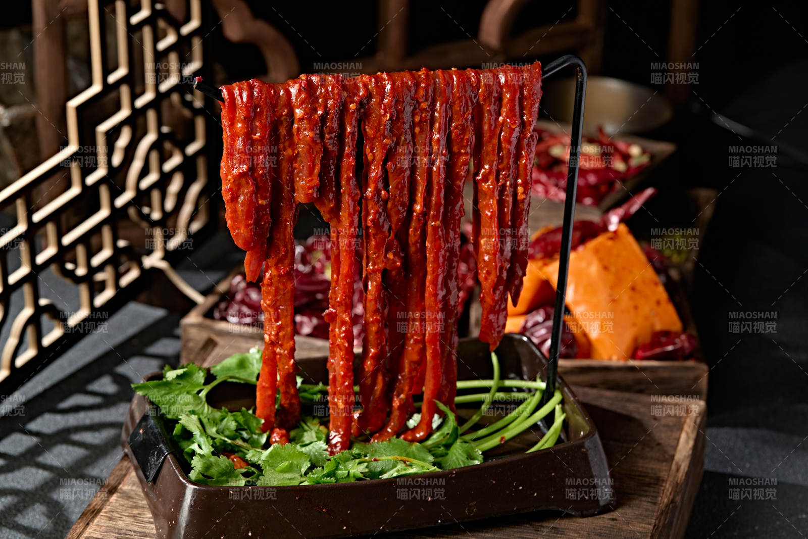 重庆火锅食材晾干麻辣筷子牛肉