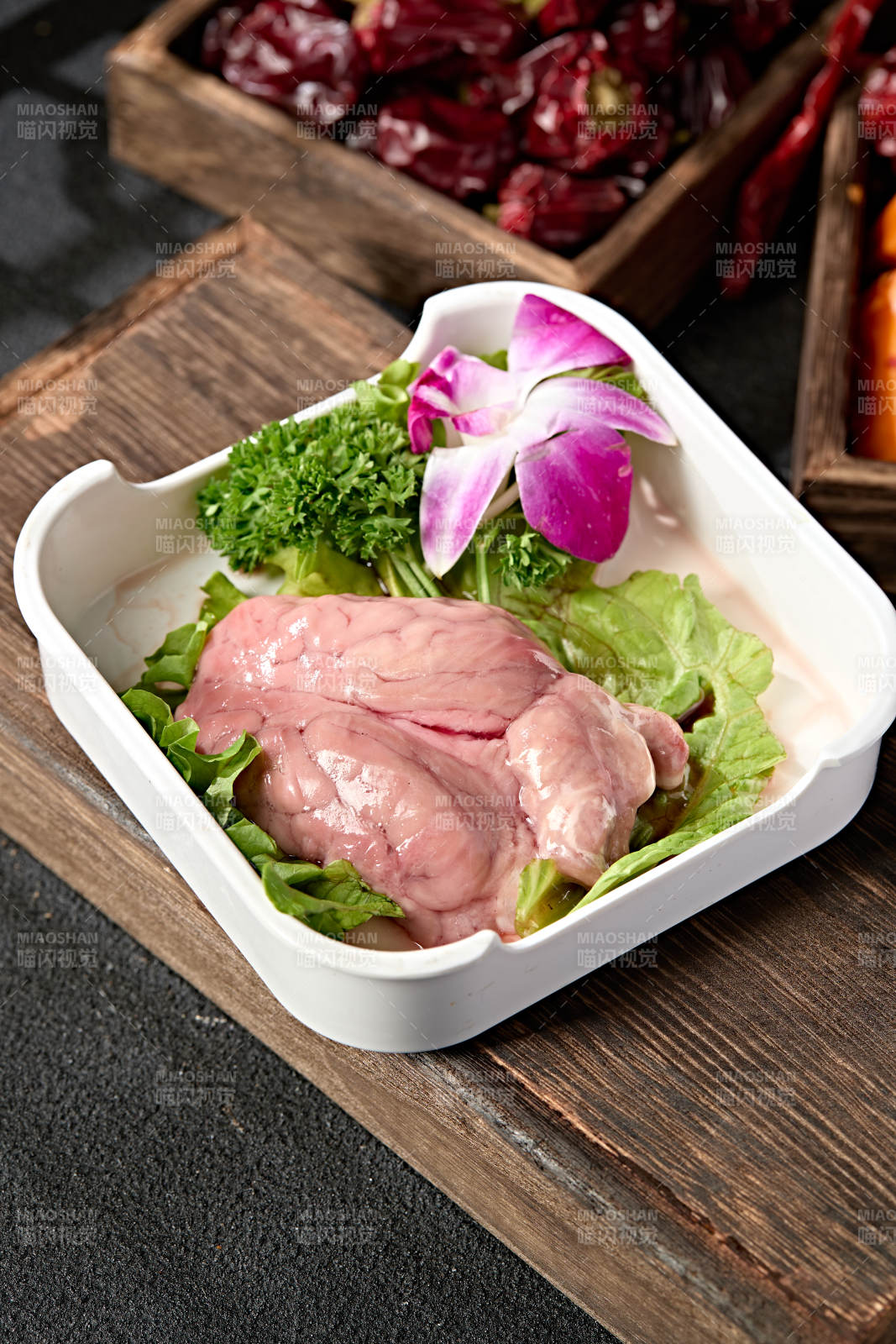 火锅食材鲜猪脑花-摄影图