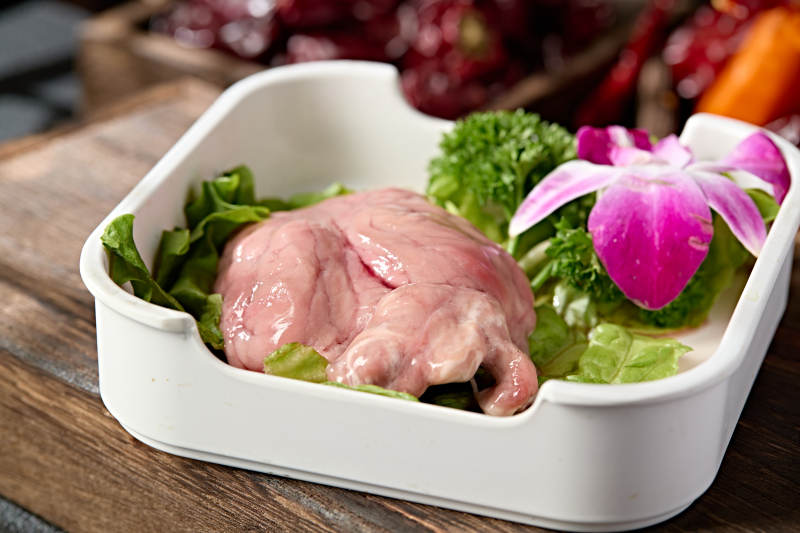 火锅食材鲜猪脑花-摄影图