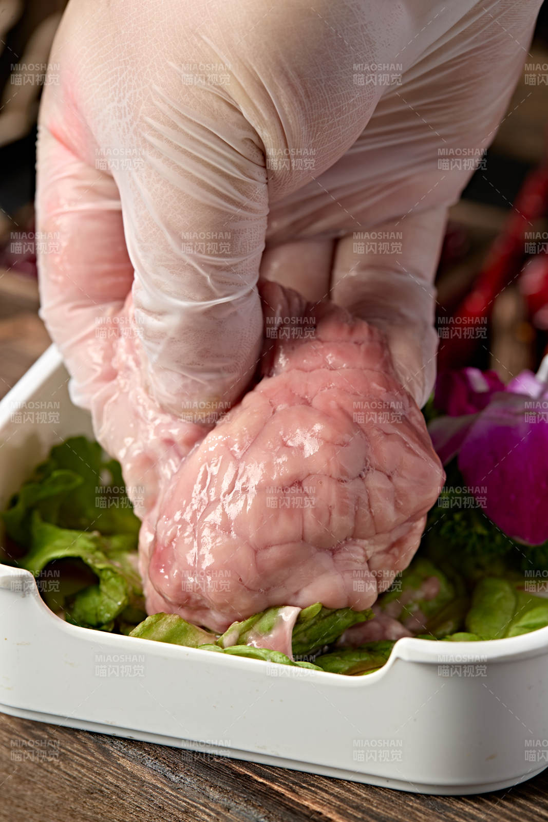 火锅食材鲜猪脑花-摄影图