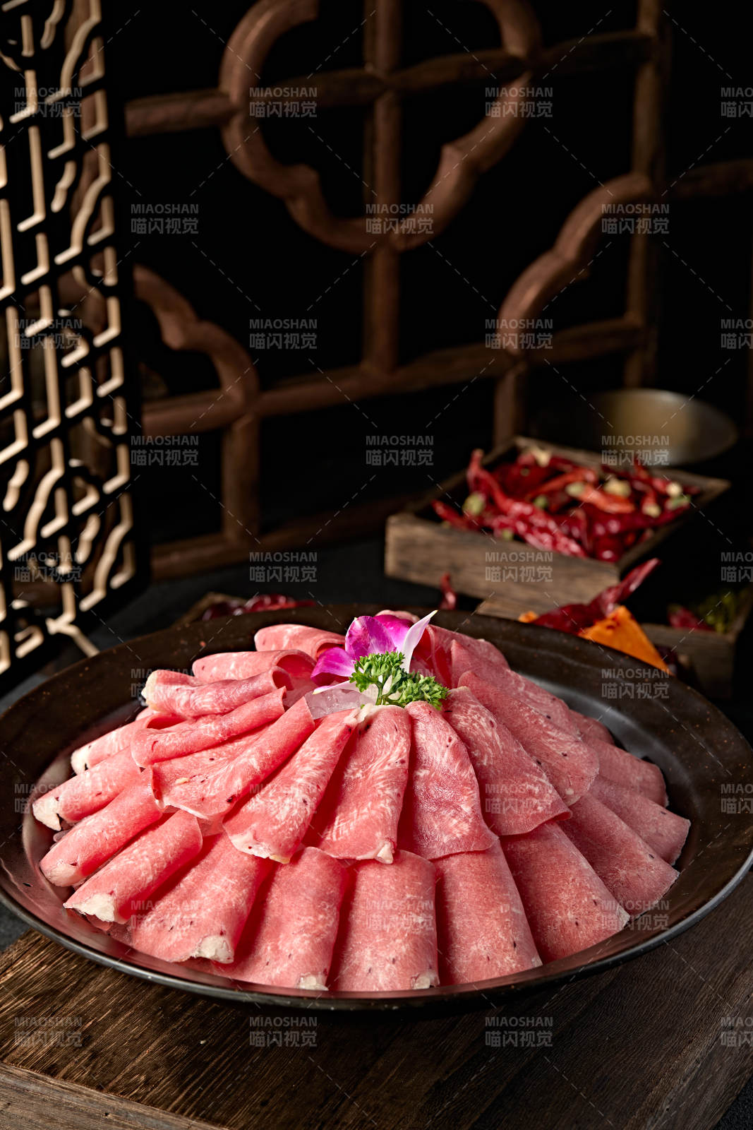 火锅食材涮牛舌卷切片