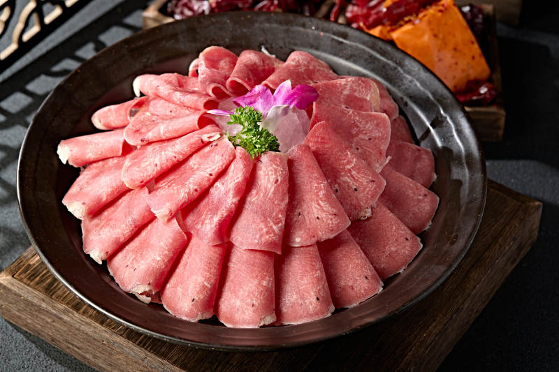 火锅食材涮牛舌卷切片