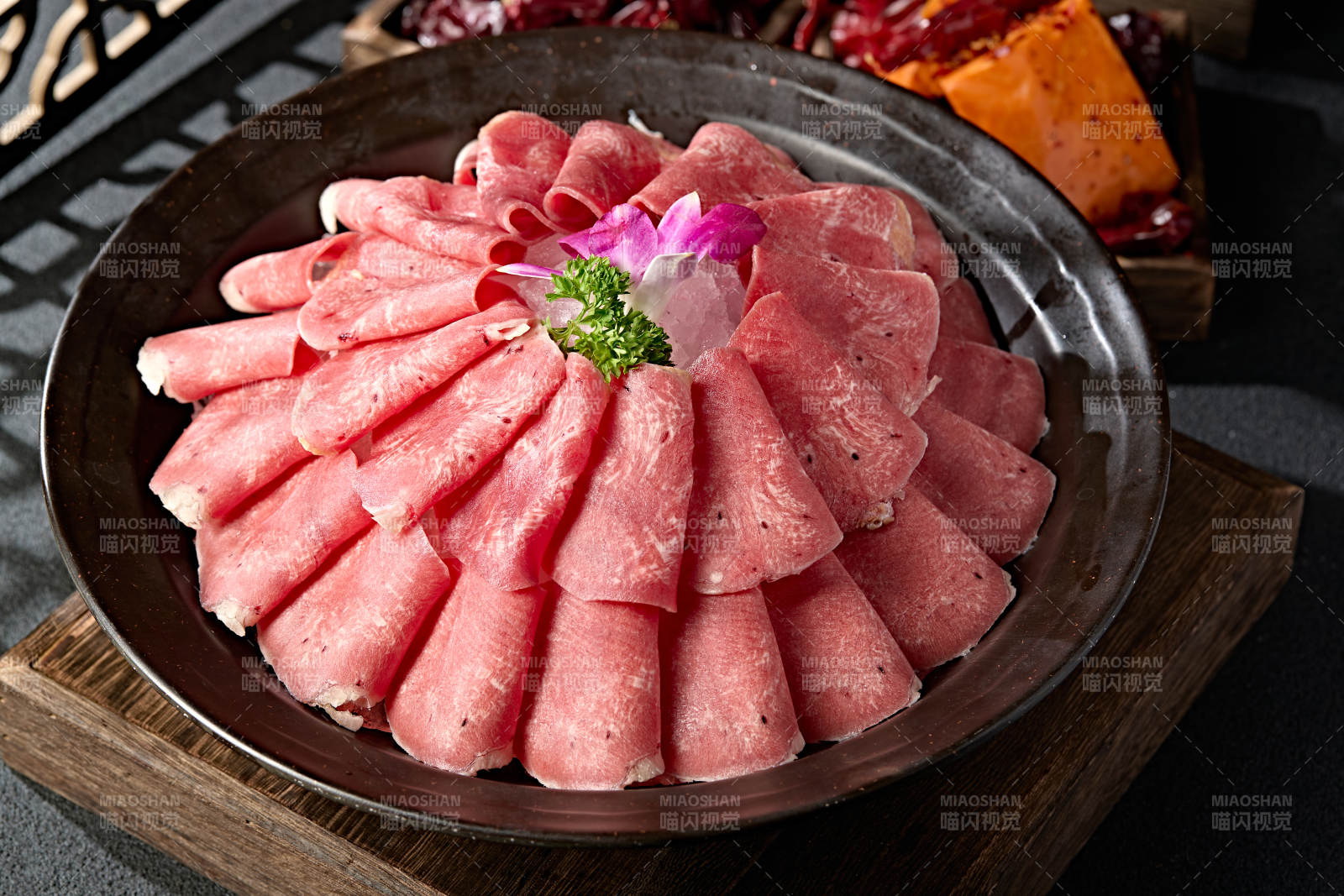 火锅食材涮牛舌卷切片