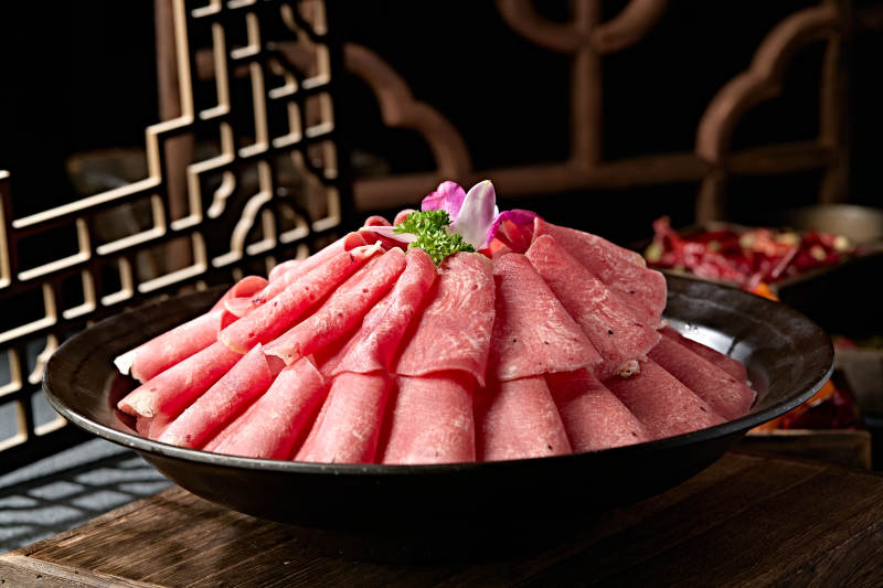 火锅食材涮牛舌卷切片