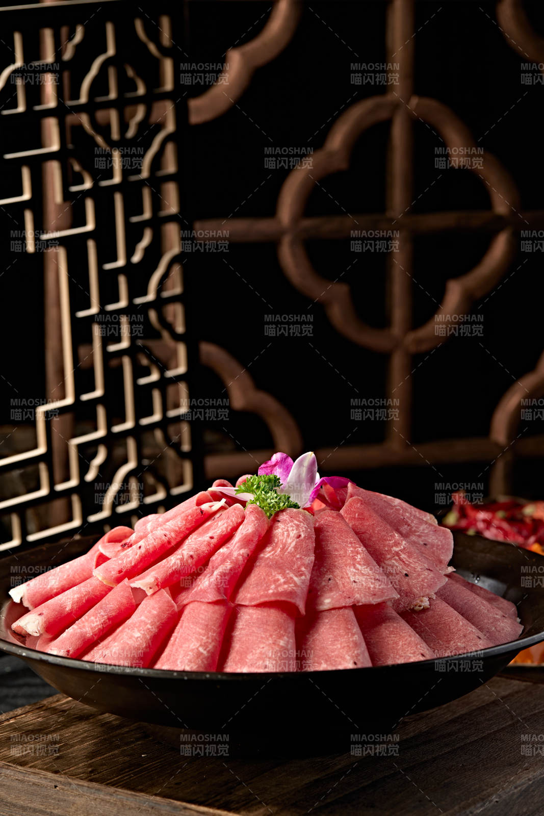 火锅食材涮牛舌卷切片