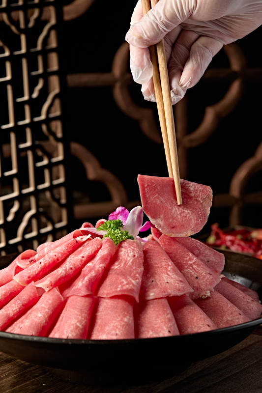 火锅食材涮牛舌卷切片