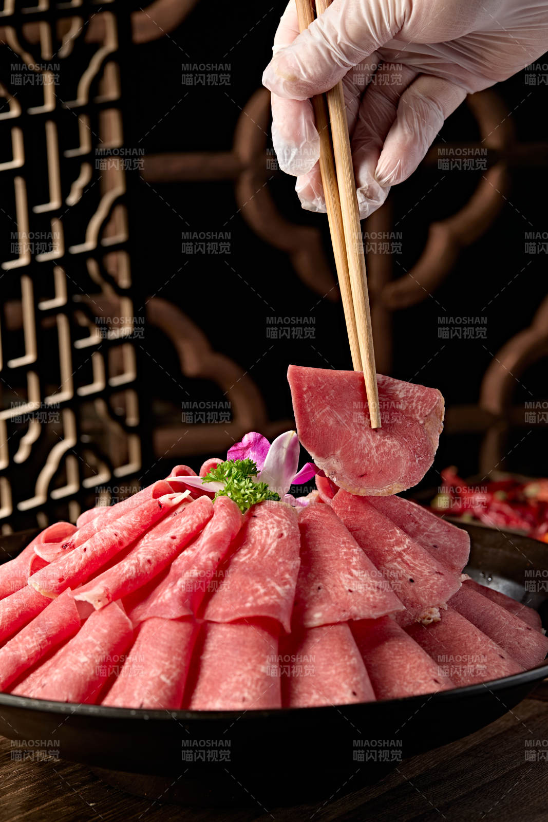 火锅食材涮牛舌卷切片