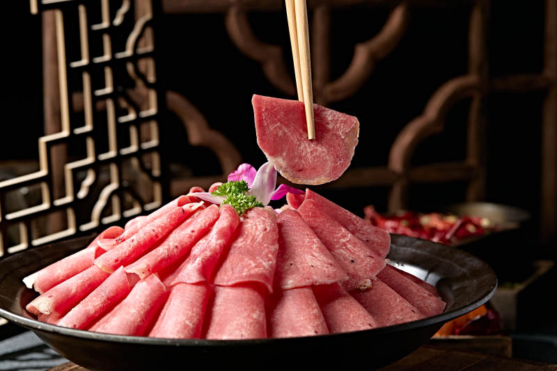 火锅食材涮牛舌卷切片