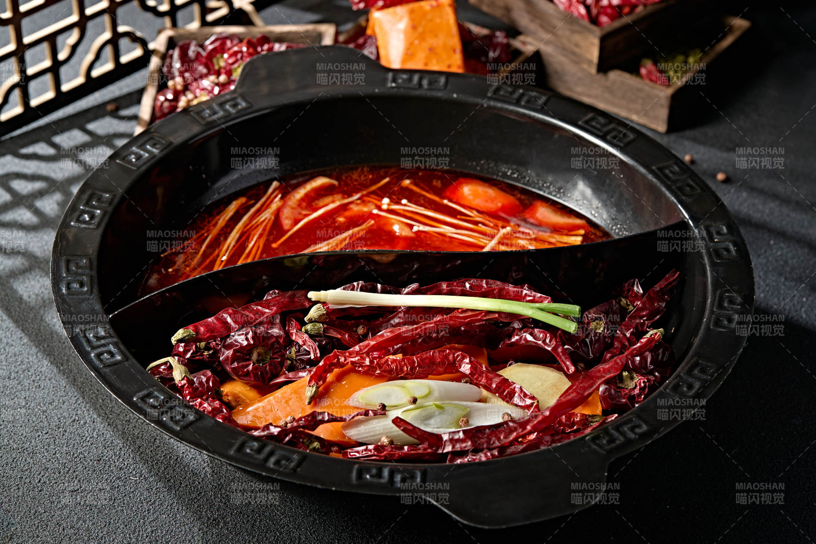 川渝火锅鸳鸯锅麻辣锅底番茄锅底