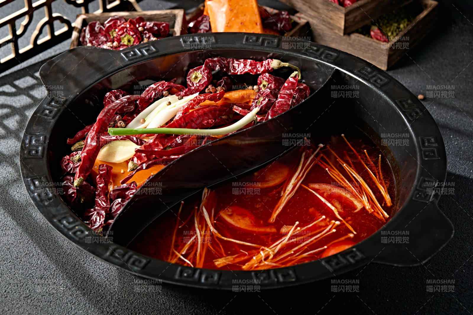 川渝火锅鸳鸯锅麻辣锅底番茄锅底