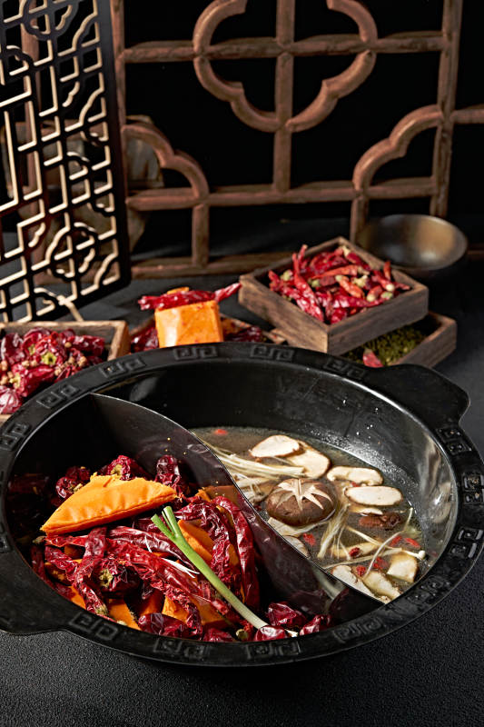 重庆火锅鸳鸯锅麻辣锅底山珍菌汤锅底