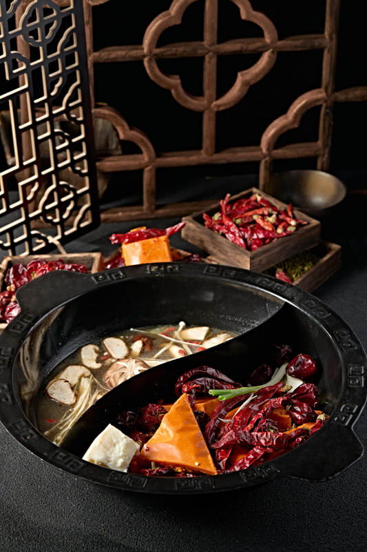 重庆火锅鸳鸯锅麻辣锅底山珍菌汤锅底