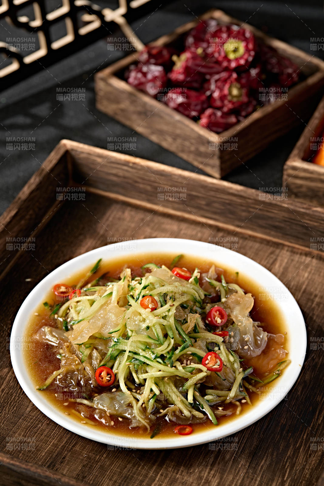 老醋拌黄瓜丝拌海蜇皮