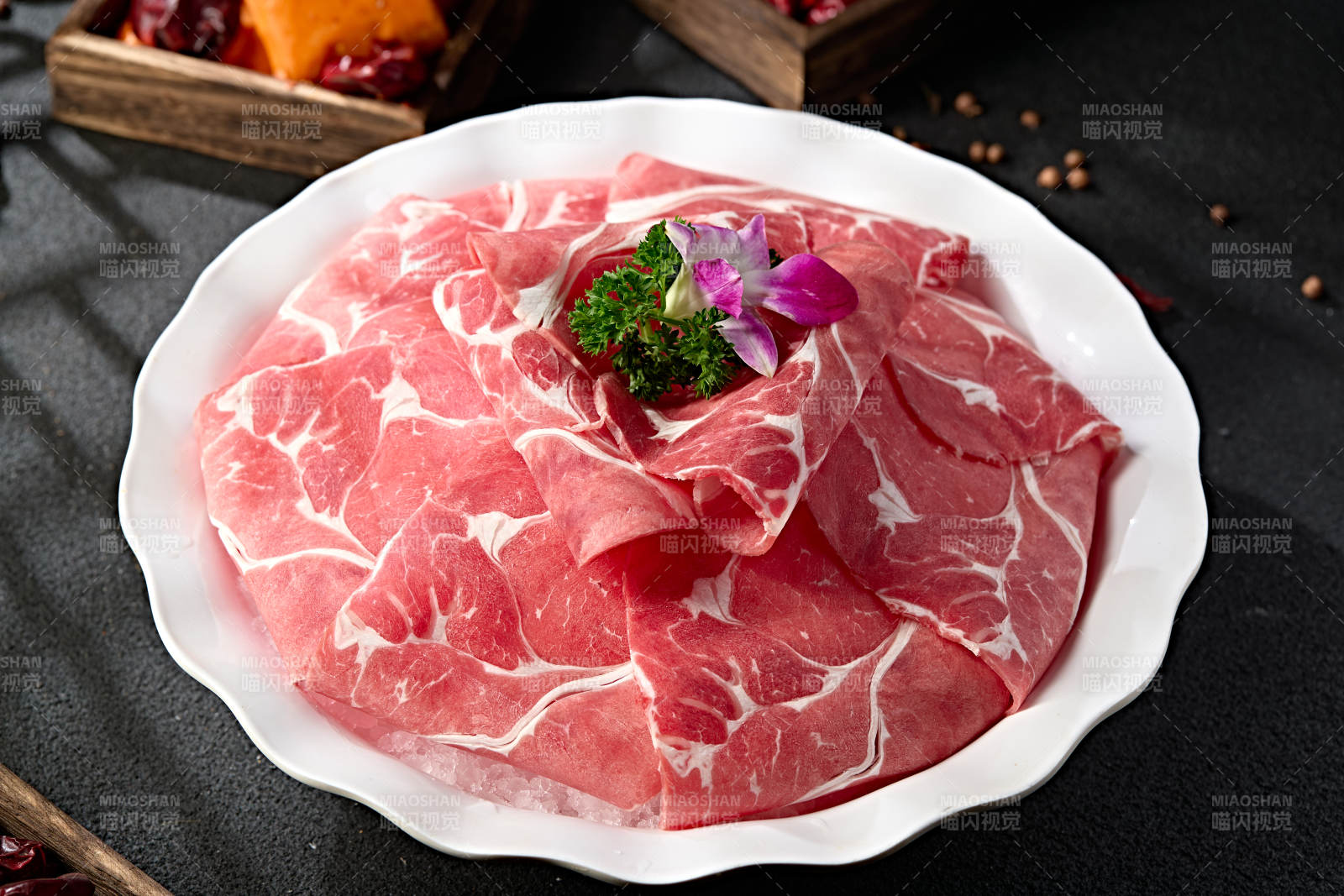 火锅涮品和牛肉卷切片