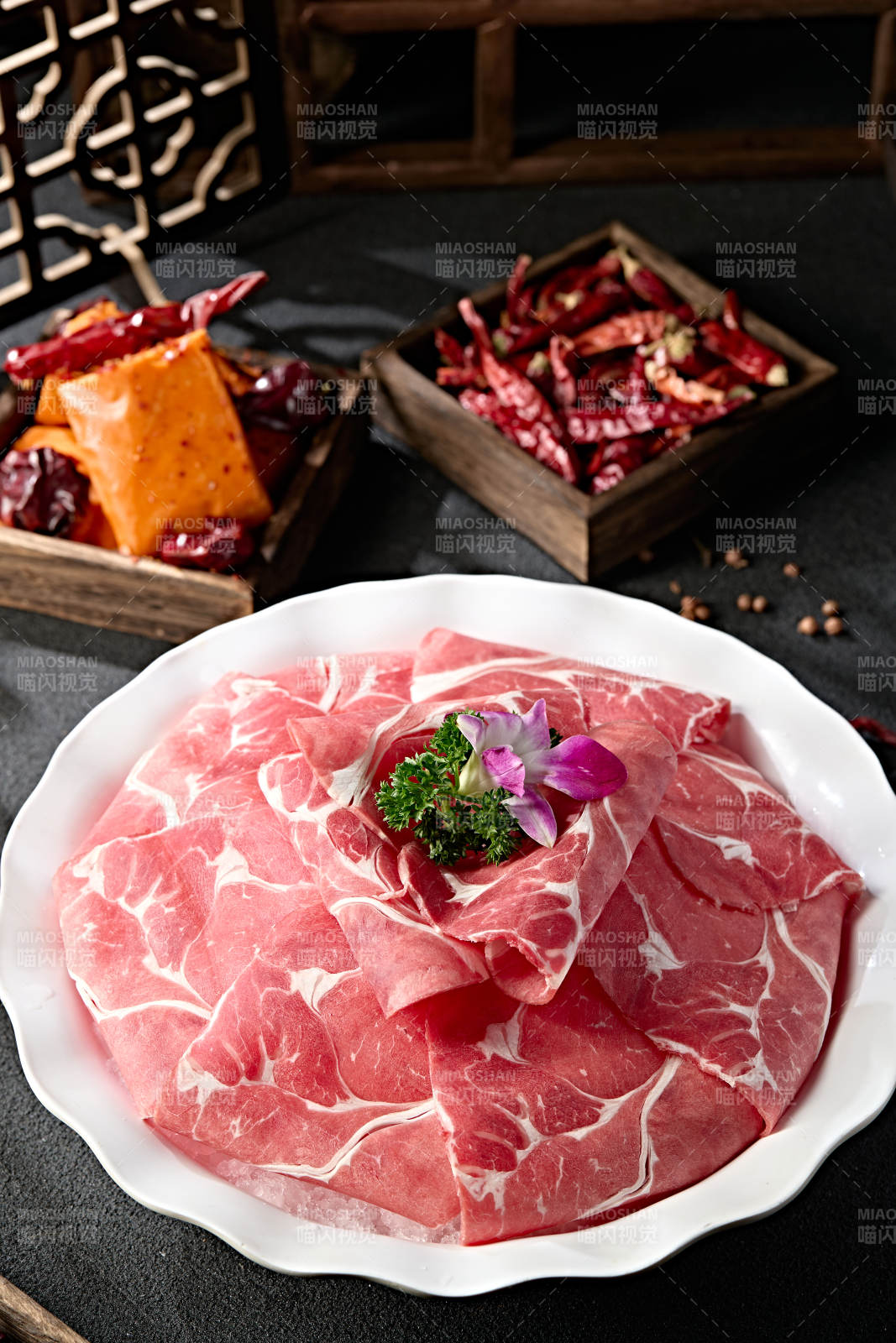 火锅涮品和牛肉卷切片