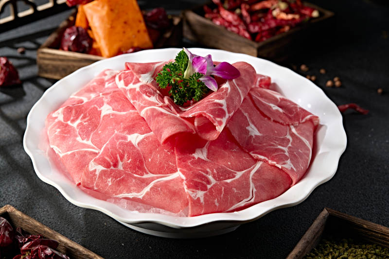 火锅涮品和牛肉卷切片