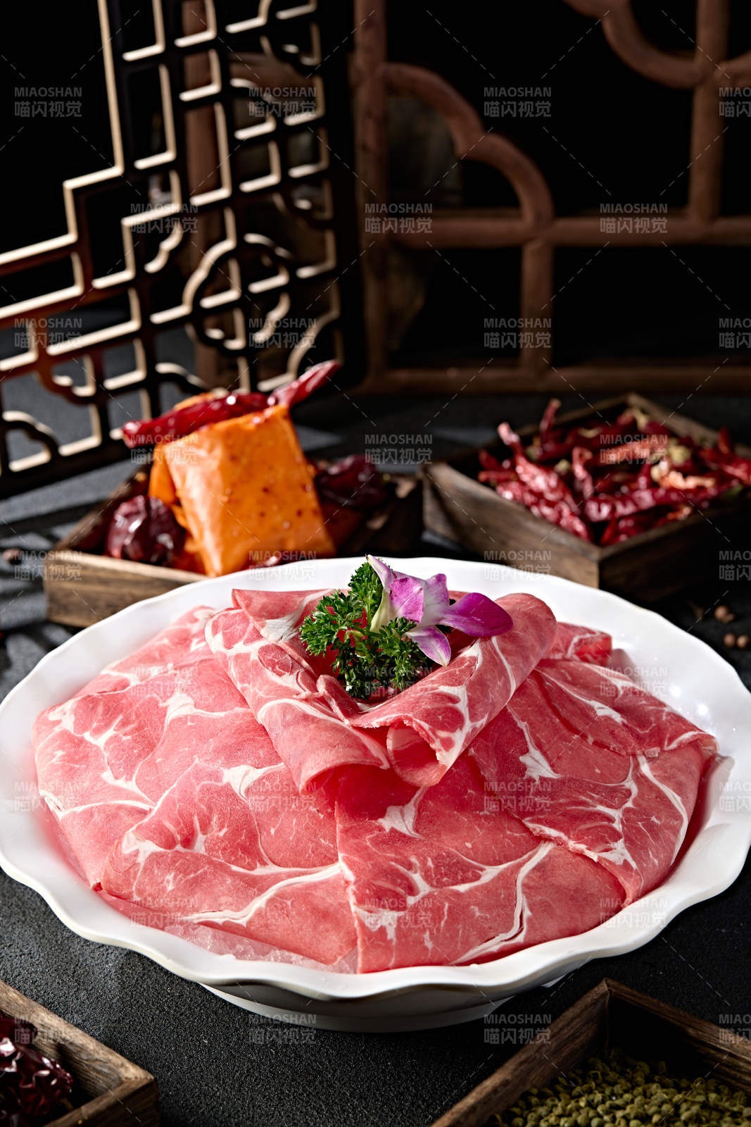 火锅涮品和牛肉卷切片