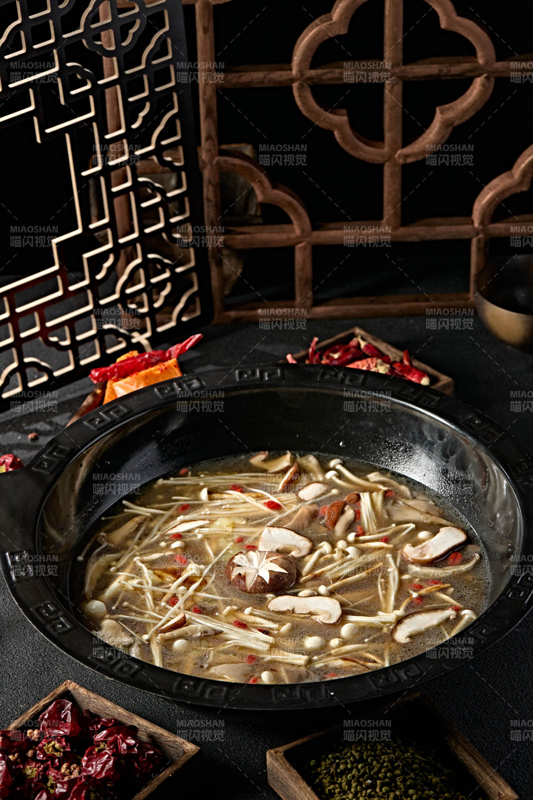 美味火锅锅底山珍菌汤