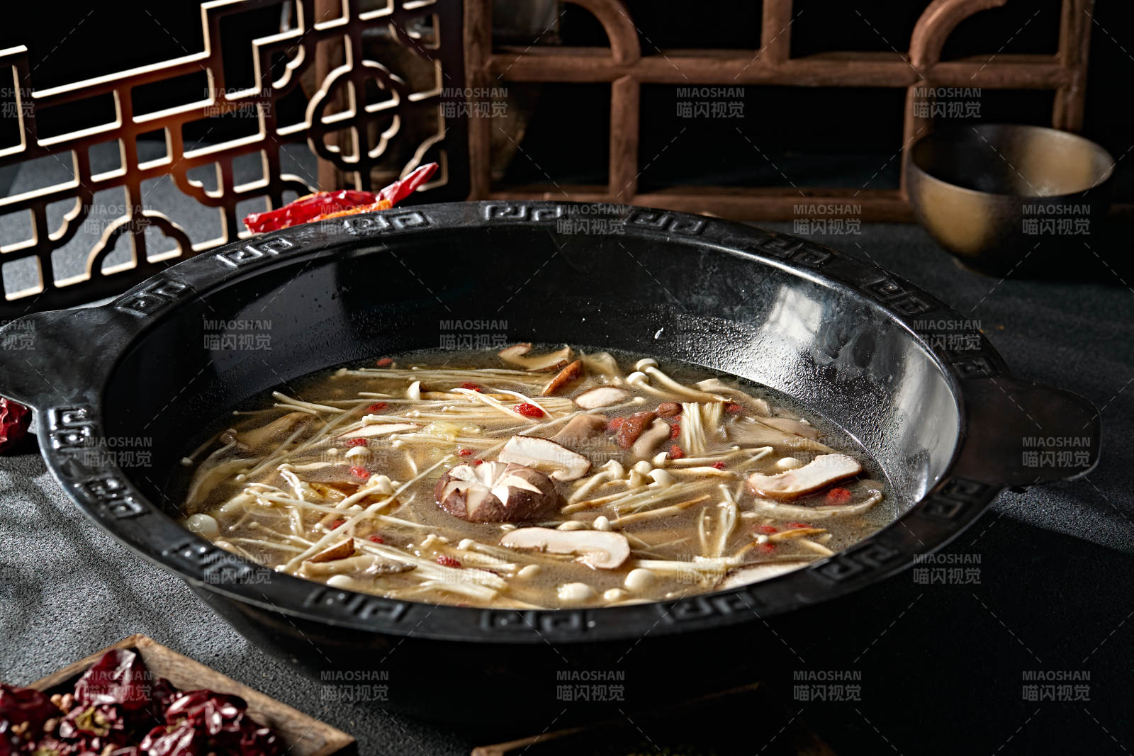 美味火锅锅底山珍菌汤