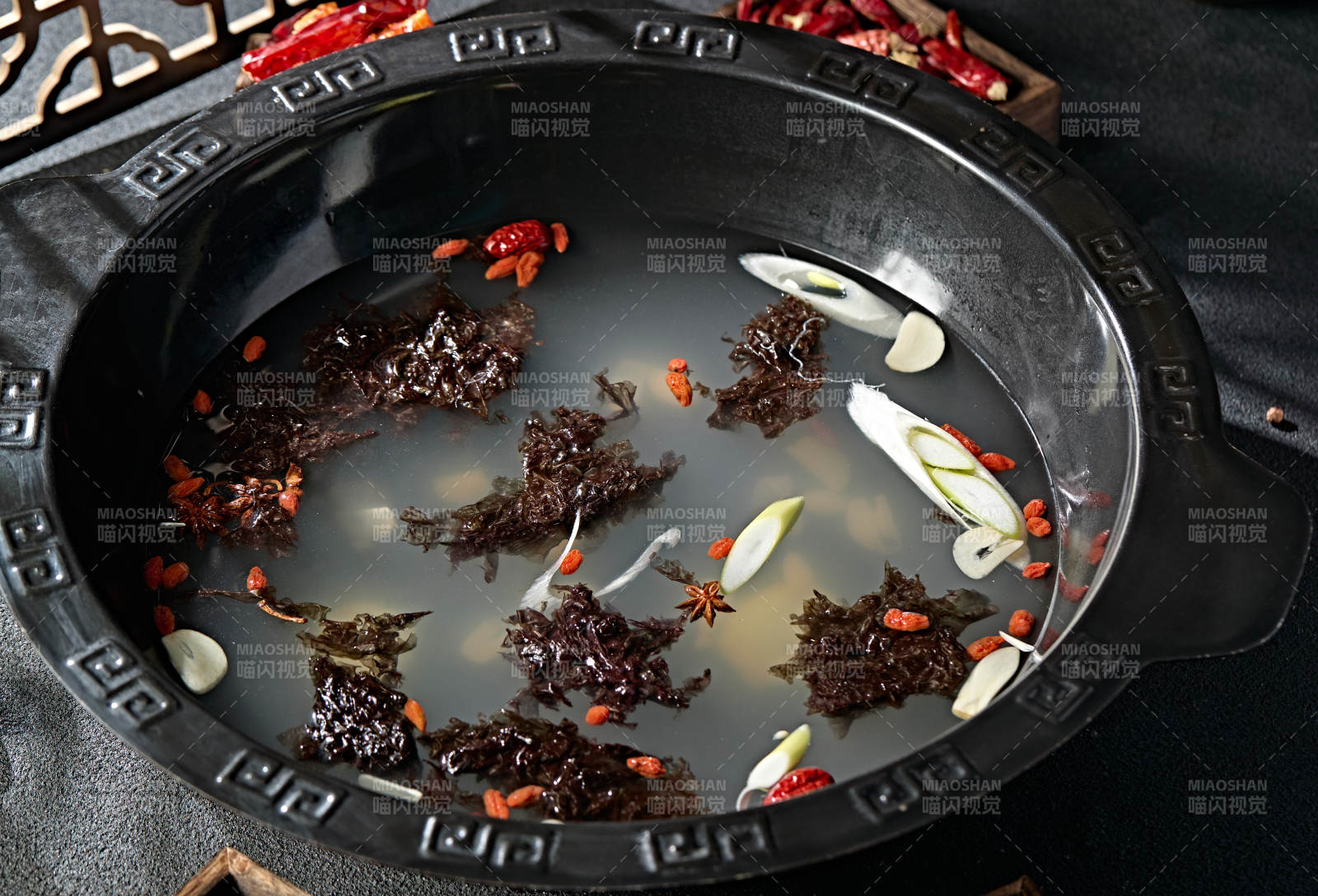 重庆火锅清汤锅底图片